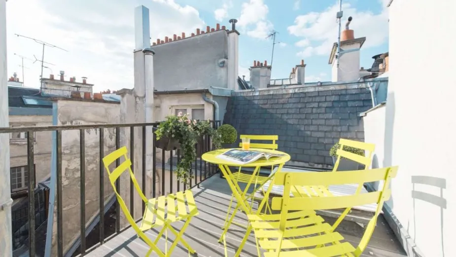 DUPLEX 2 BEDROOM APARTMENT WITH A PRIVATE TERRACE IN MARAIS