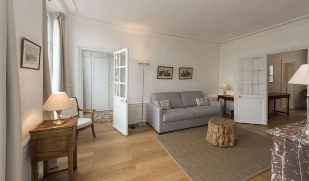 AN INCREDIBLE VIEW OF A HISTORIC MONUMENT 2 BEDROOM IN MARAIS