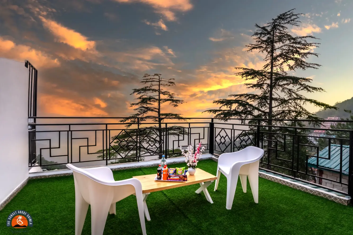 THE SUNSET ABODE SHIMLA 4 BEDROOM WITH VALLEY VIEWS