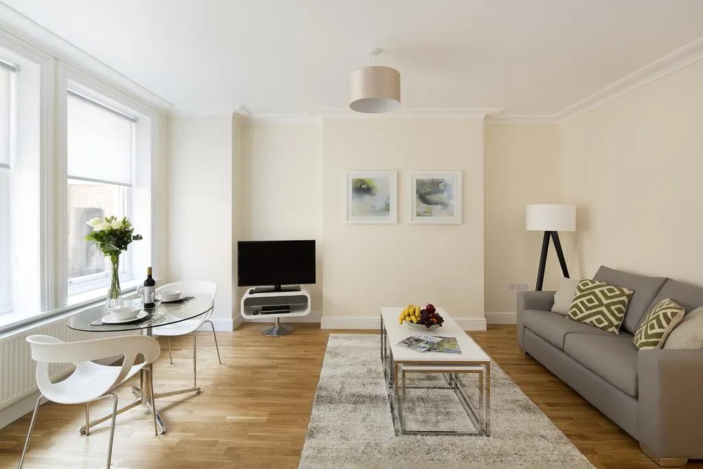 OPEN PLAN 1 BEDROOM APARTMENT IN HAMMERSMITH