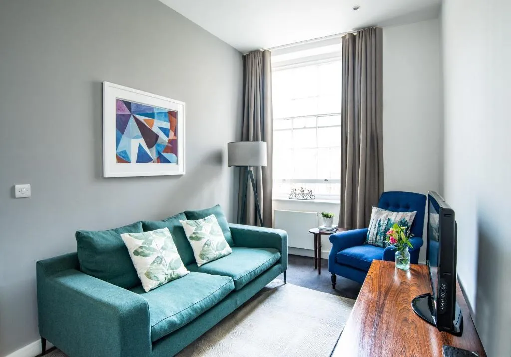 HYDE PARK 1 BEDROOM APARTMENT IN LONDON