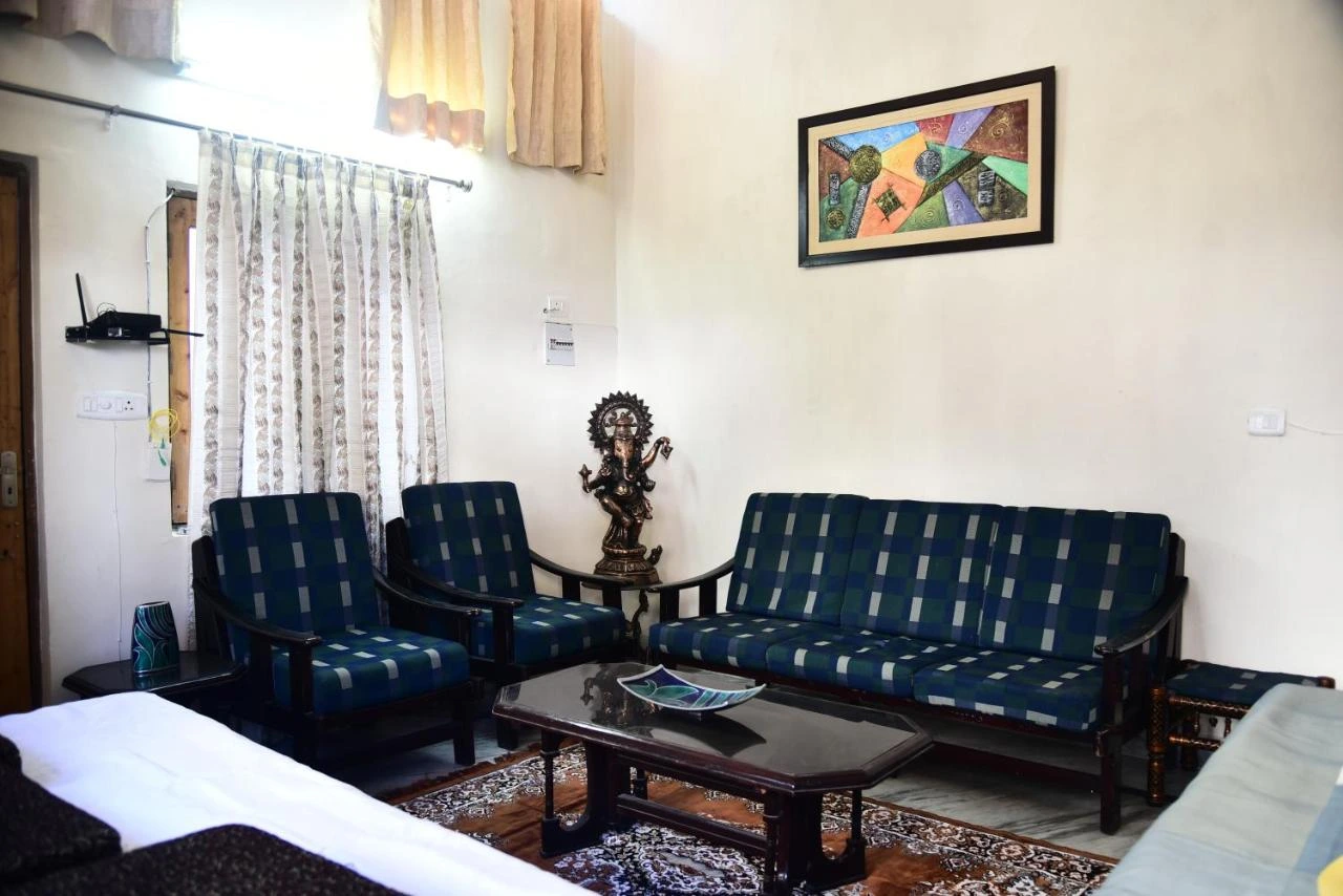 MUSSOORIE 2 BEDROOM GARDEN COTTAGE IN THE HEART OF HILLS