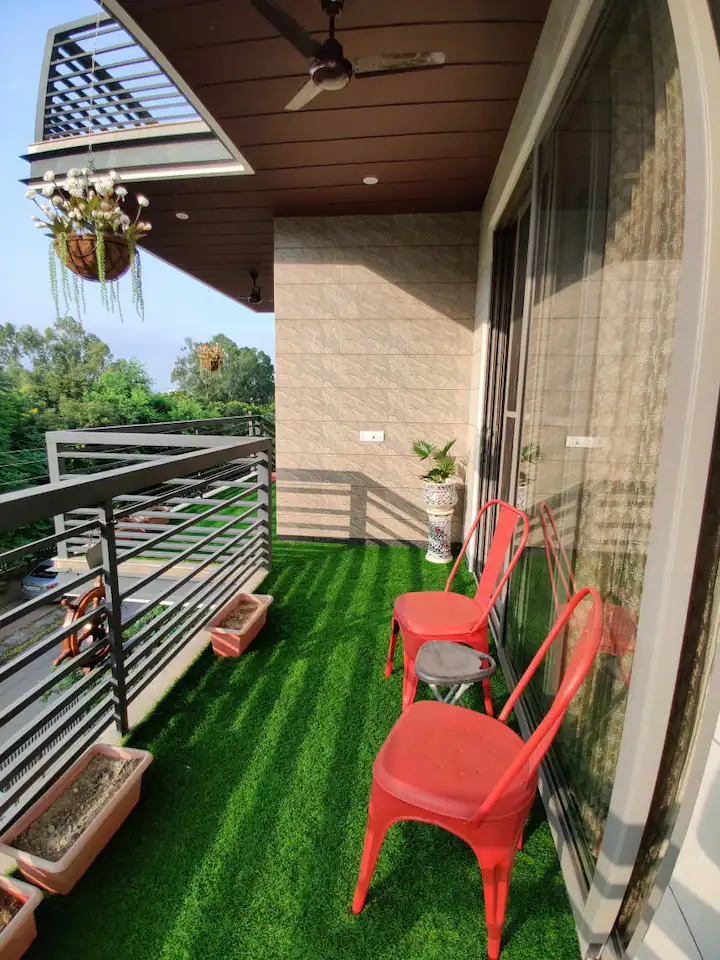 PANCHKULA 1 BEDROOM WITH BALCONY CLOSE TO THE FAMOUS MANSA DEVI TEMP