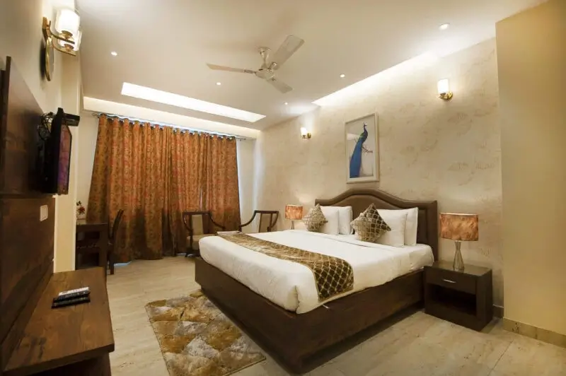 DELUXE APARTMENT SUITE IN SOUTH CITY GURUGRAM