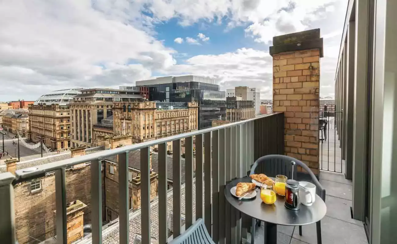 PENTHOUSE STUDIO WITH FANTASTIC VIEWS OVER GLASGOW CITY