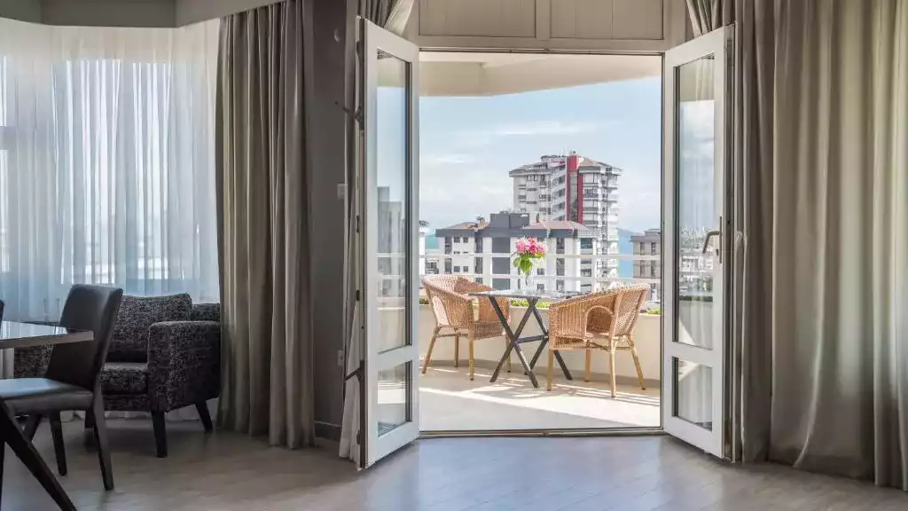 ISTANBUL TURKISH DELIGHT 3 BEDROOM APARTMENT WITH AIRCON